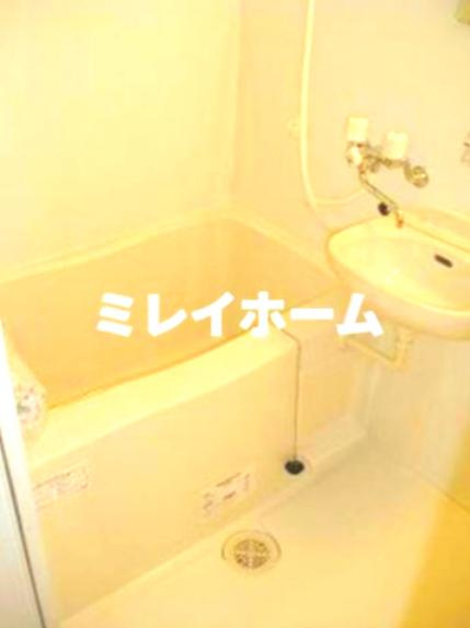 メゾンベルファミーユの浴室