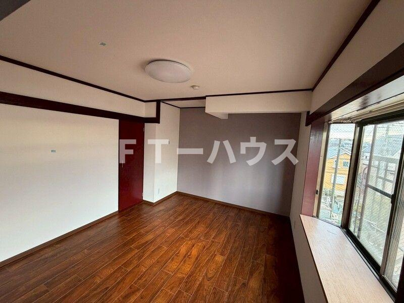 ニューパールハイツの洋室