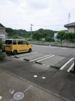 【駐車場】 | シャンポワール舞木Ａ | 駐車場に車を止められます