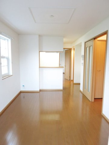【居間・リビング】 | イースト　Ｎ | こちらの居間で趣味の時間をお楽しみください