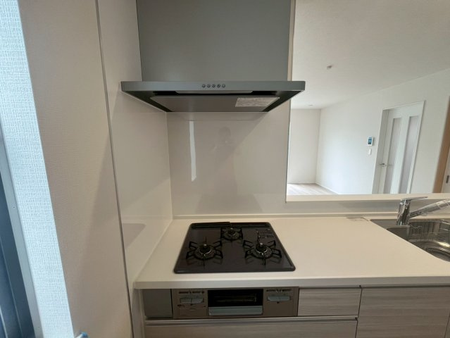 八重瀬町安里新築戸建て B号棟〈全３棟〉のキッチン