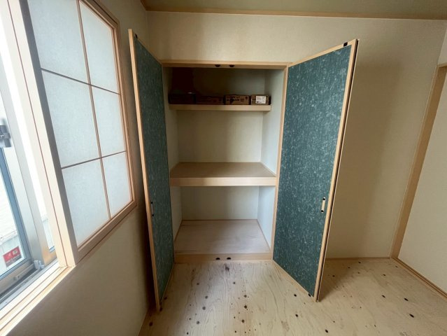 八重瀬町安里新築戸建て B号棟〈全３棟〉の収納|和室収納