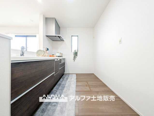 羽村市川崎2丁目　新築戸建全1棟のキッチン|【Life without end】
◆心地よさを求めて◆終わりのない暮らしづくりはキッチンから始まる。食事は暮らしの中でとても重要。お洒落なキッチンを使用すれば空間の居心地良さが変わる。