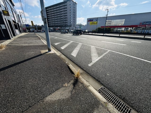 アリスビルの駐車場