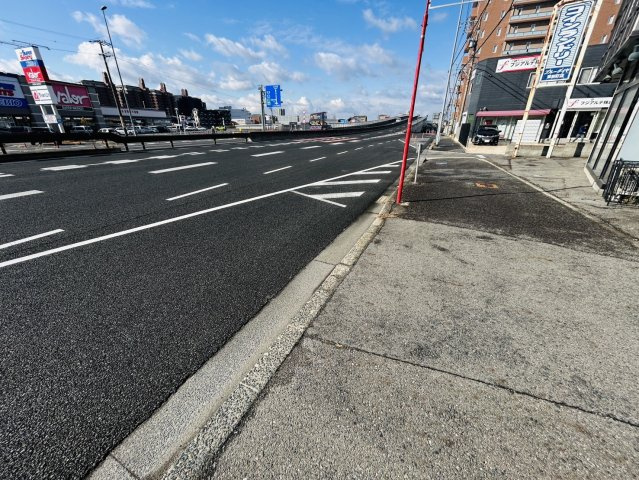 アリスビルの駐車場