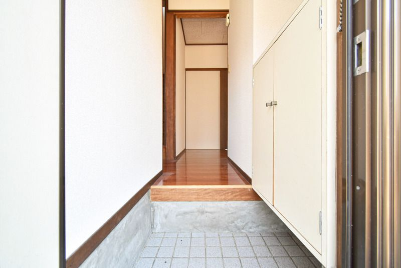 コスモスハイツ の玄関