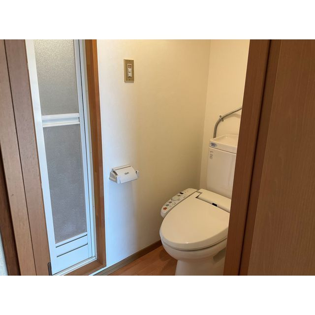館林ガーデンヒルズのトイレ|落ち着いた色調のトイレです