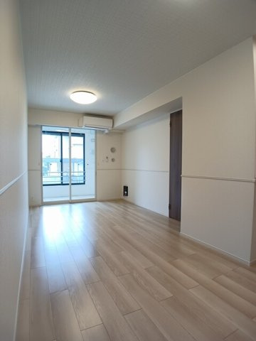 さんらいずⅡの居間・リビング|こちらの居間で趣味の時間をお楽しみください