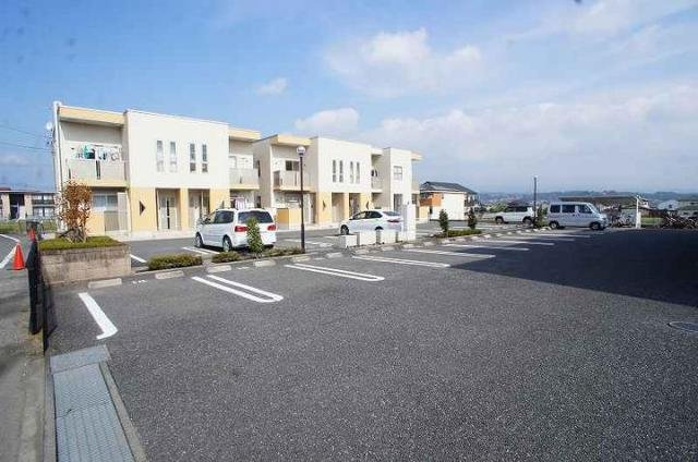 ブリーズＣの駐車場|駐車場に車を止められます