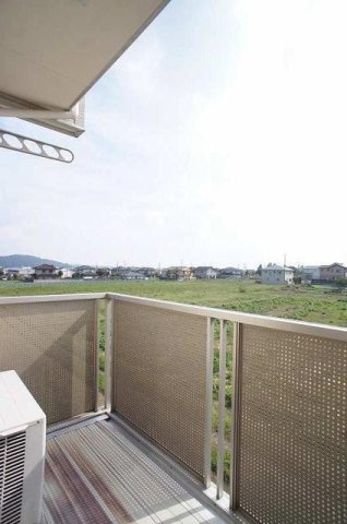 ブリーズＣのバルコニー|暖かな日差しのふりそそぐバルコニー