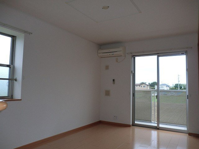 ブリーズＣの居間・リビング|こちらの居間で趣味の時間をお楽しみください
