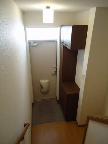 メゾンプレミールⅢの玄関|明るい玄関です