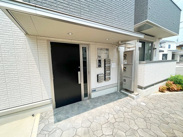 コートドール逆瀬川のエントランス|毎日通るエントランスはこのようになっています