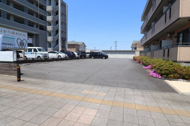 ハイツYOSHIHARUの駐車場