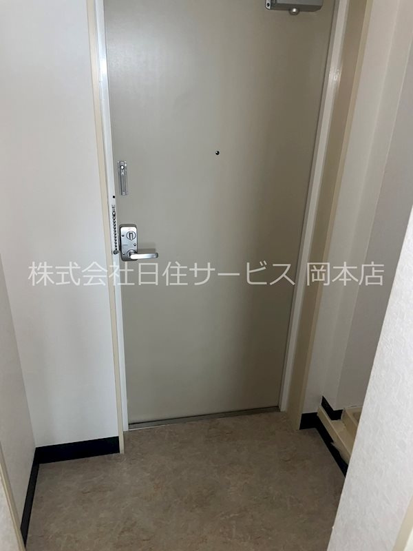 神戸市東灘区岡本１丁目のマンションの玄関