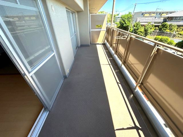 メゾンドールウイングヒルズ四番館のバルコニー