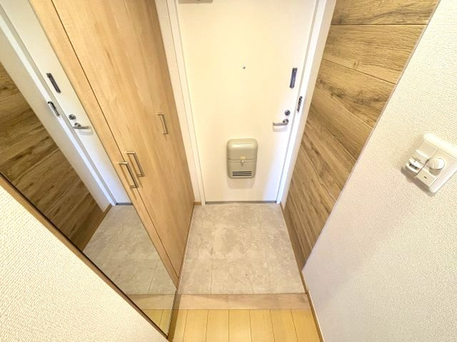 メゾンドールウイングヒルズ四番館の玄関
