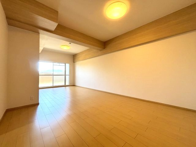 メゾンドールウイングヒルズ四番館の居間・リビング