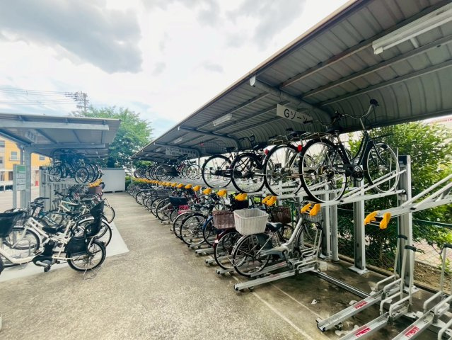 ファミールハイツ城東Ａ棟の駐輪場