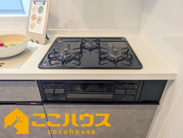 コンフォート牧志駅前のキッチン|三口コンロ