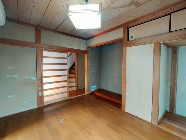 矢岳町　一戸建の洋室