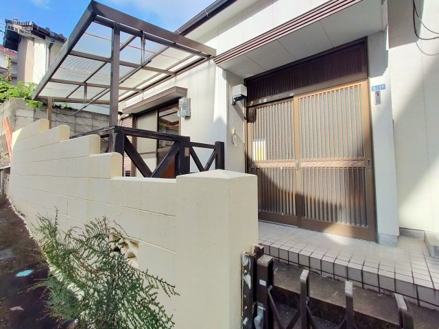 矢岳町　一戸建の玄関