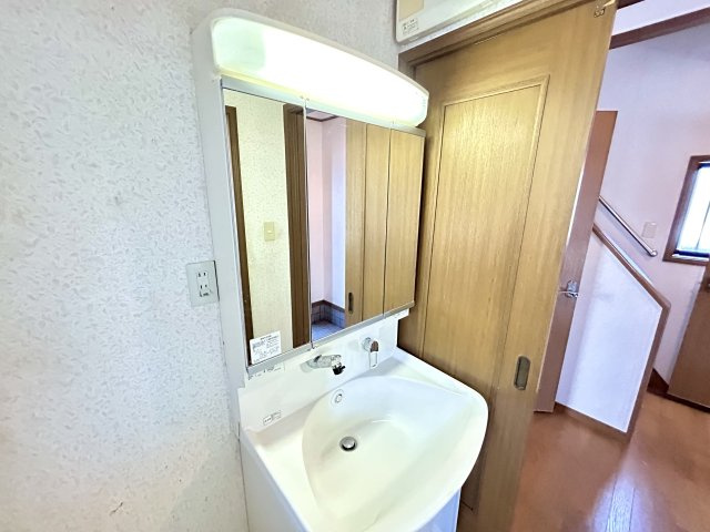 明石市大久保町松陰戸建の独立洗面台