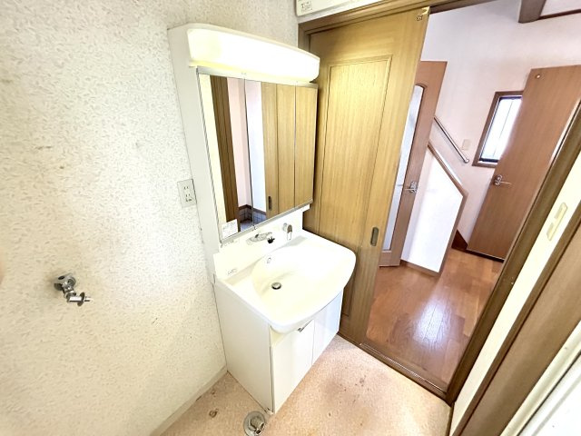 明石市大久保町松陰戸建の独立洗面台