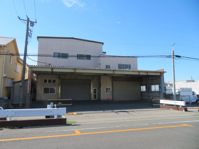 八潮市大字木曽根の倉庫