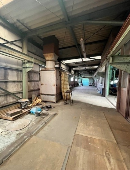 八潮市大字木曽根の倉庫