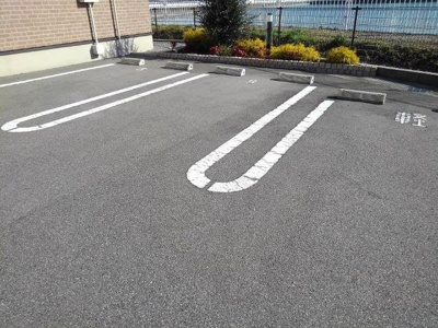 【駐車場】 | ミル　メルシィ | カースペースがあります