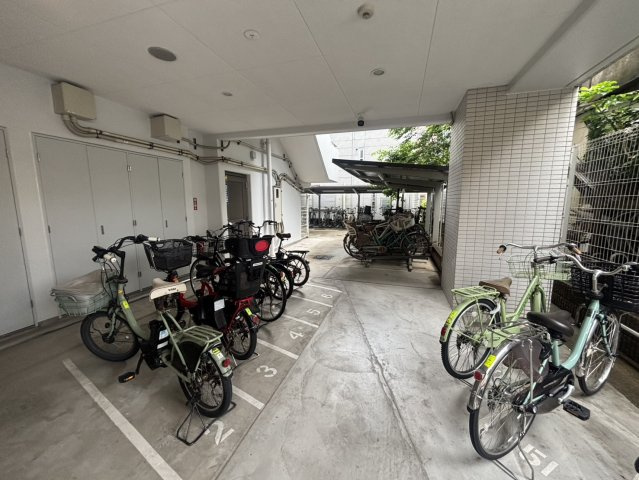 サンクタス森下の駐輪場