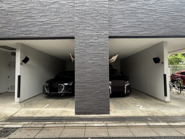 サンクタス森下の駐車場
