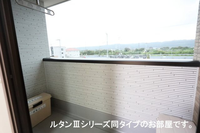 【バルコニー】 | ソレアード　コート | バルコニーからの眺めを楽しみながら食事をしませんか