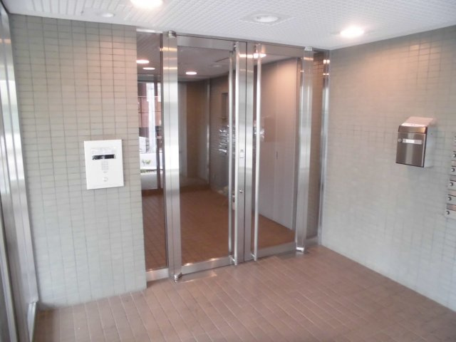 フォレステージ西早稲田のエントランス