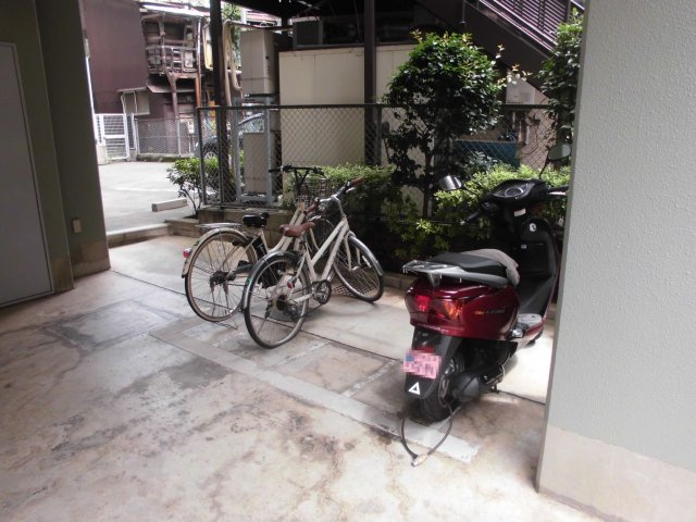 フォレステージ西早稲田の駐輪場