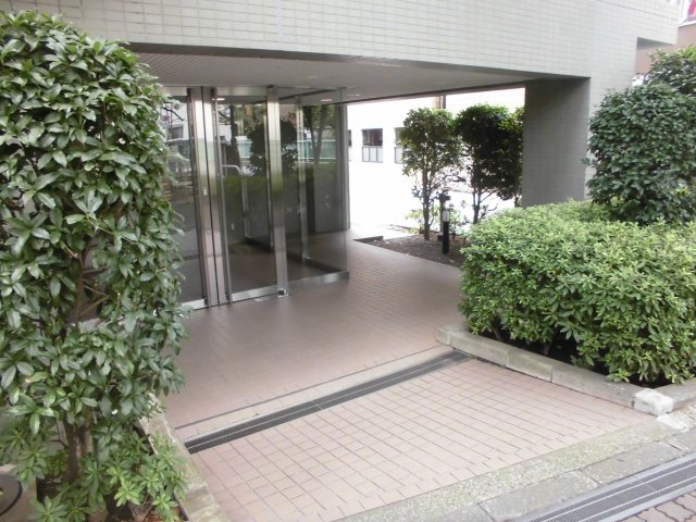 フォレステージ西早稲田のエントランス