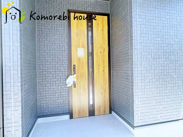 上尾市川　新築一戸建て　グラファーレ　03の玄関|収納もある玄関です