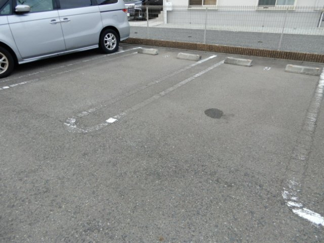 グランド・サン・フローラＭの駐車場