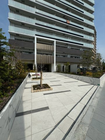 スプランディッド難波WESTⅢのエントランス