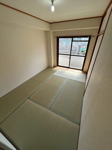 パレ・ルミエール岡本の和室