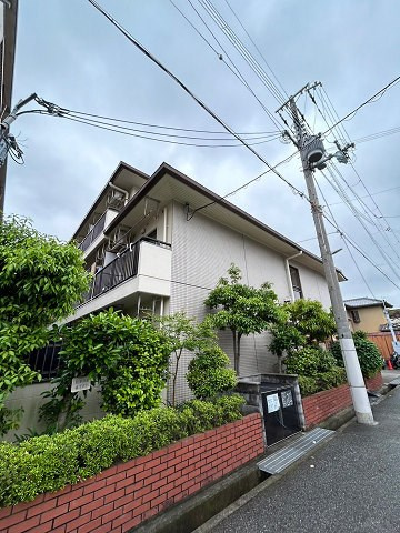 ハイム甲風園の外観