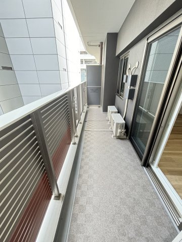 ローレルタワー堺筋本町のバルコニー
