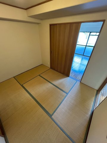 パレ・ルミエール岡本の和室