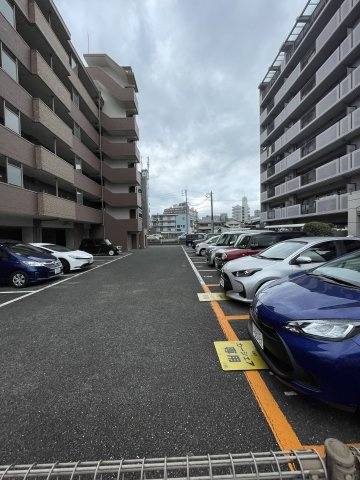 シェソワ高宮の駐車場