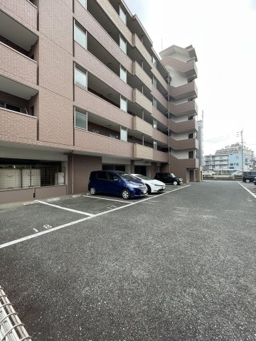 シェソワ高宮の駐車場