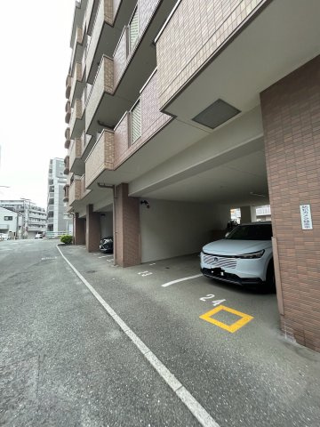 シェソワ高宮の駐車場