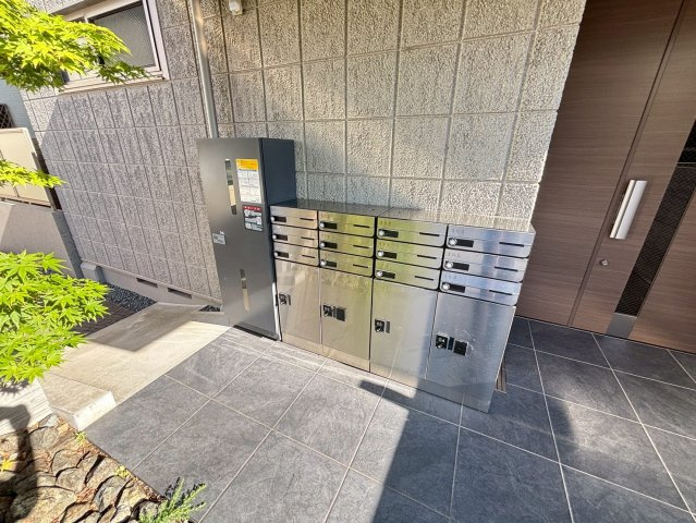 プリーマ甲風園の外観