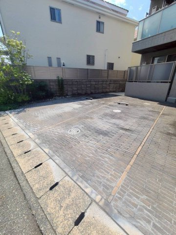 プリーマ甲風園の駐車場