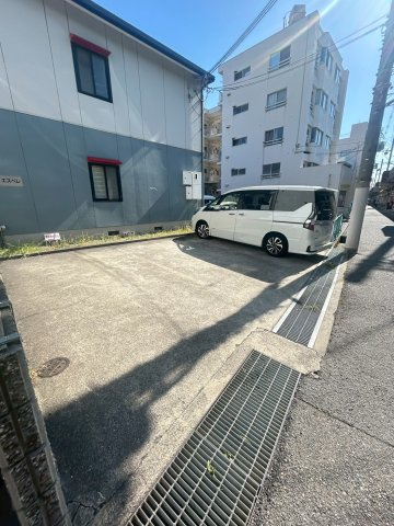 メゾン・エスペレの駐車場
